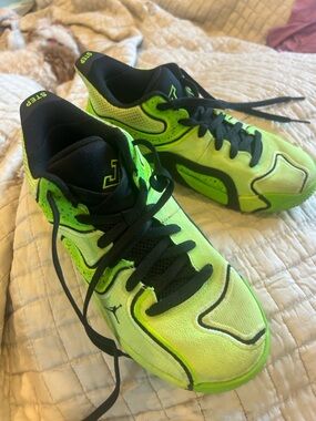 Nike Kids Neon Green and Black Sneakers